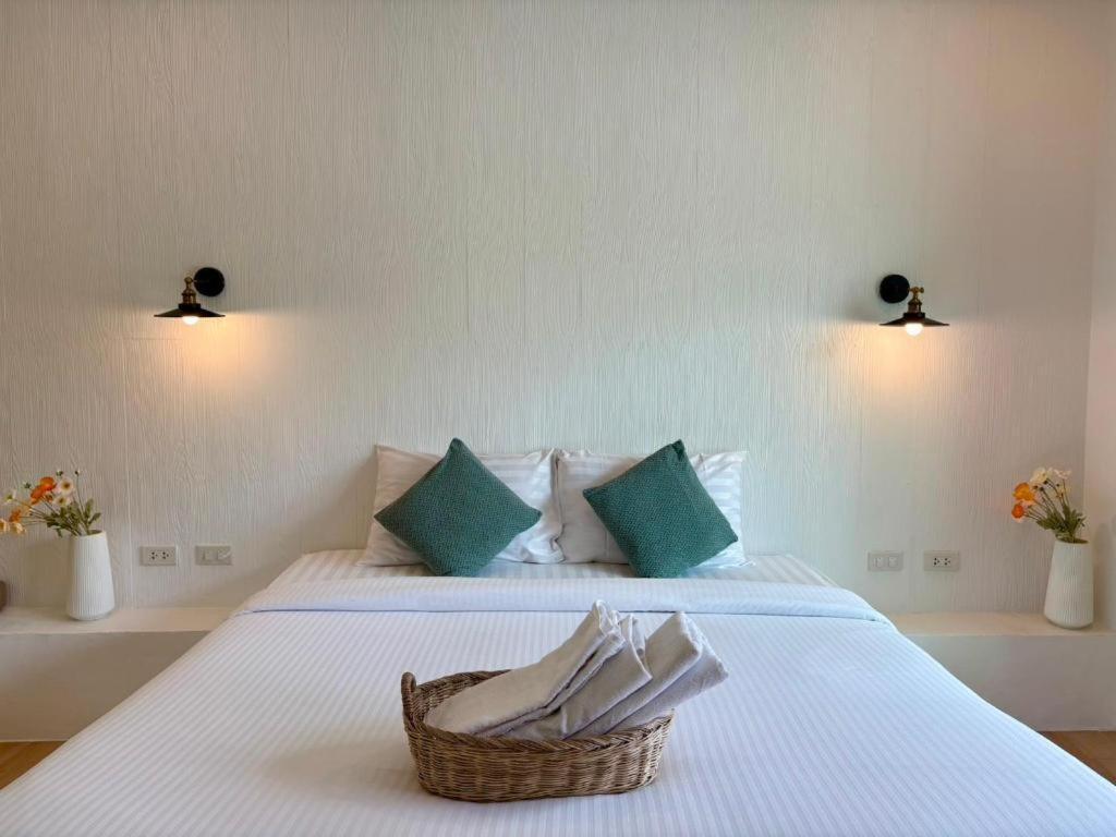 Charisma Resort Suan Phueng Exteriör bild