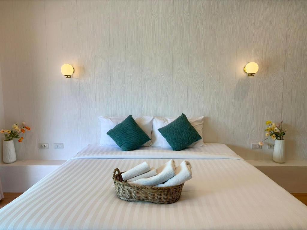Charisma Resort Suan Phueng Exteriör bild