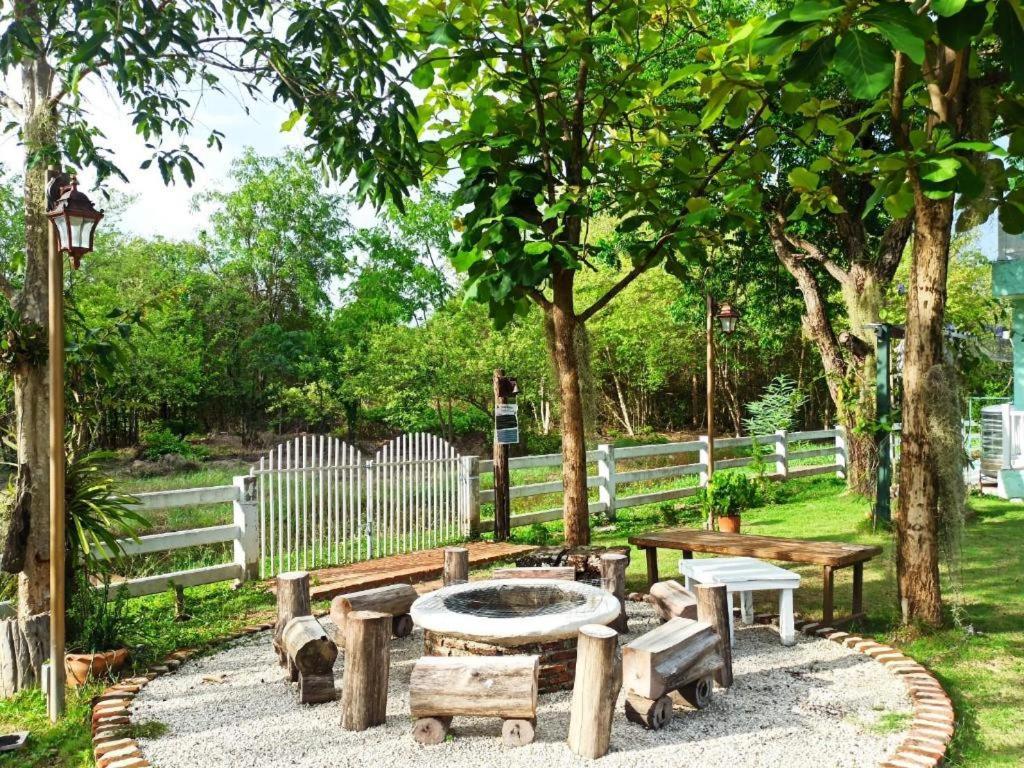 Charisma Resort Suan Phueng Exteriör bild